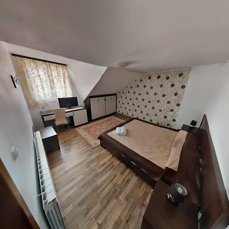 דירות Râmnicu Vâlcea Casa 1 Mai, Parcare In Curte מראה חיצוני תמונה