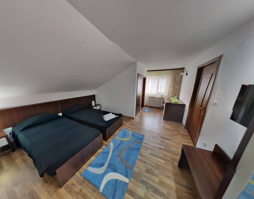 Casa 1 Mai, Parcare In Curte *