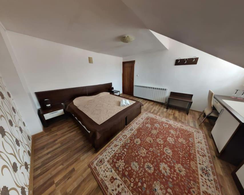 Casa 1 Mai, Parcare In Curte *